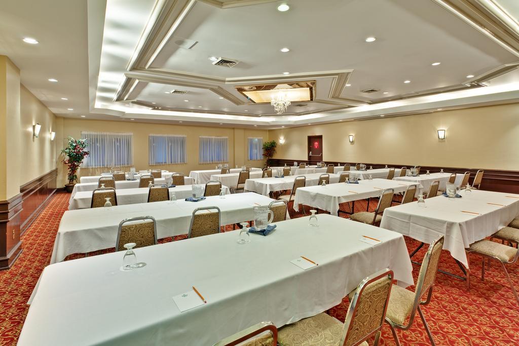 Holiday Inn Montreal Midtown Екстер'єр фото