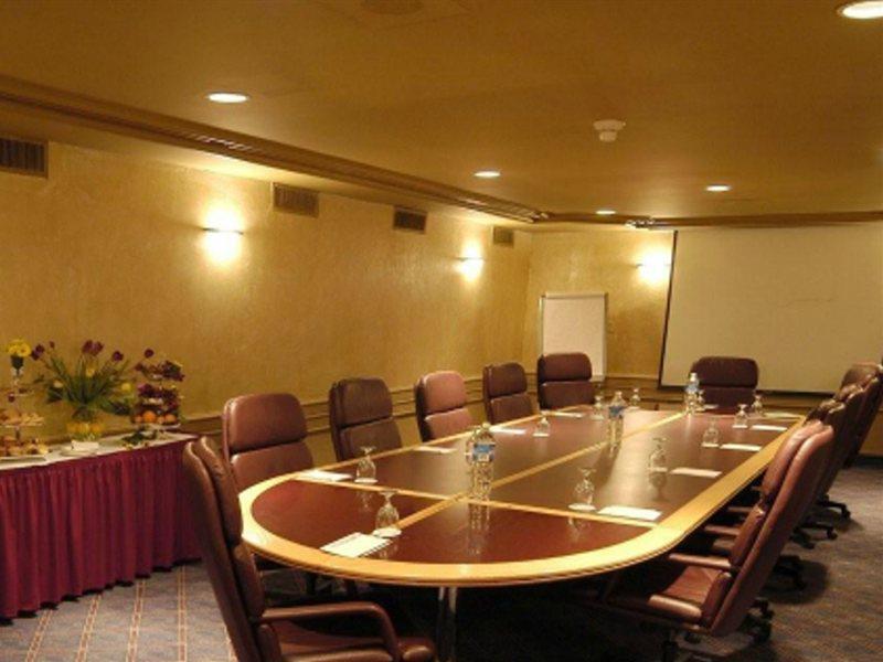 Holiday Inn Montreal Midtown Екстер'єр фото